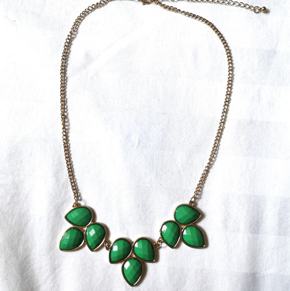 EUC Aldo Emerald Green Necklace